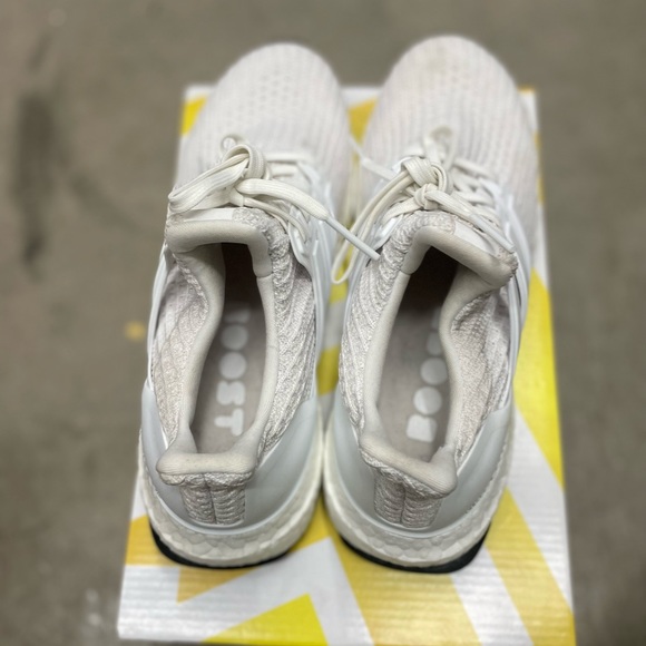 Adidas Women’s Ultra boost shoes :: Size 6 1/2 - Picture 2 of 5